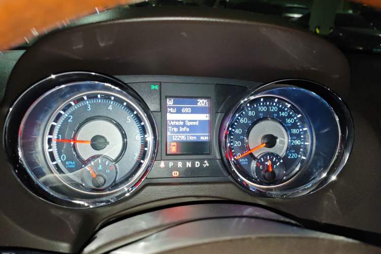 Used Chrysler Grand Voyager 2013 3.6L Luxury Edition Instrument Cluster