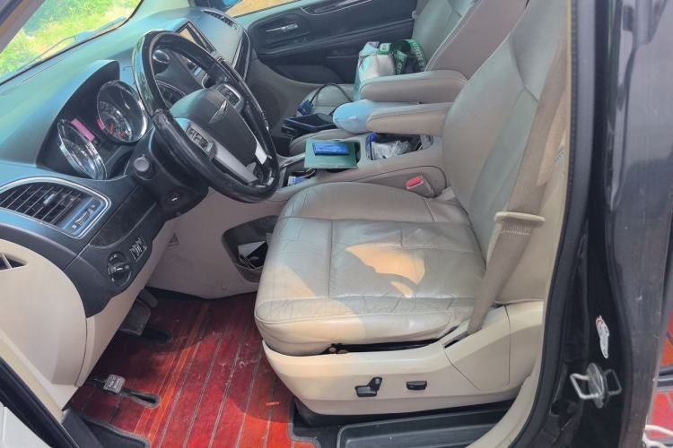 Used Chrysler Grand Voyager 2013 3.6L Luxury Edition Left Front Seat