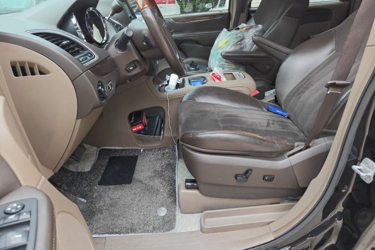 Used Chrysler Grand Voyager 2013 3.6L Luxury Edition Left Front Seat