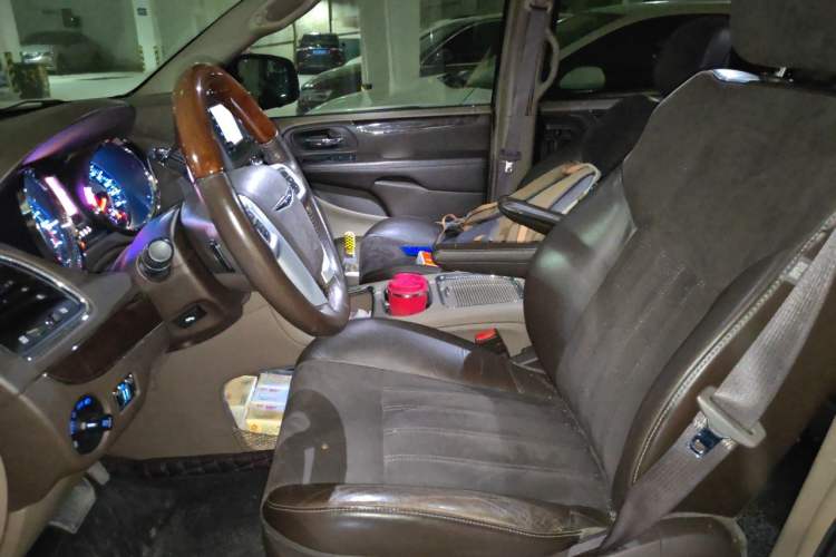 Used Chrysler Grand Voyager 2013 3.6L Luxury Edition Left Front Seat