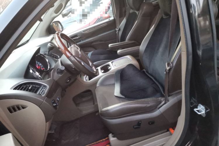 Used Chrysler Grand Voyager 2013 3.6L Luxury Edition Left Front Seat
