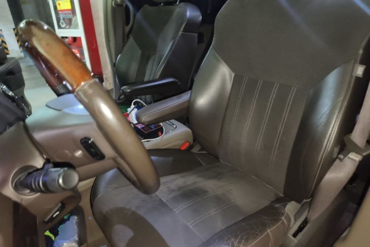 Used Chrysler Grand Voyager 2013 3.6L Luxury Edition Left Front Seat