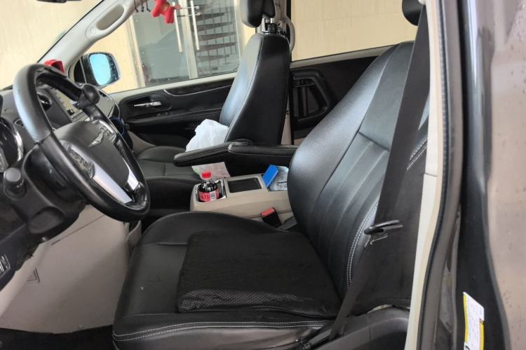 Used Chrysler Grand Voyager  Left Front Seat