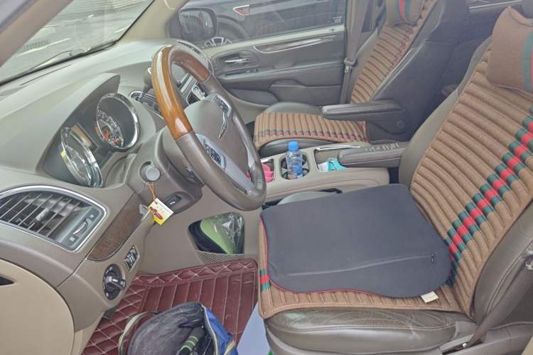Used Chrysler Grand Voyager 2013 3.6L Luxury Edition Left Front Seat