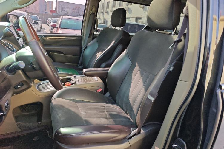 Used Chrysler Grand Voyager 2013 3.6L Luxury Edition Left Front Seat