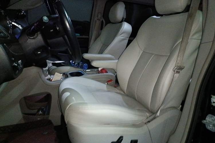 Used Chrysler Grand Voyager 2013 3.6L Luxury Edition Left Front Seat