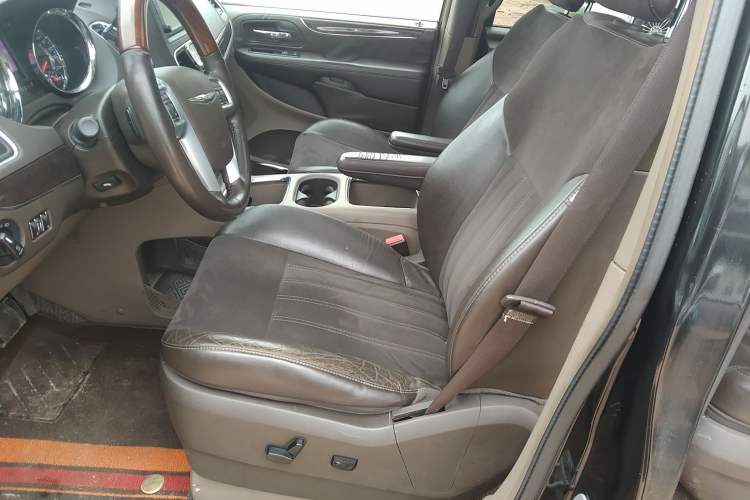 Used Chrysler Grand Voyager 2013 3.6L Luxury Edition Left Front Seat