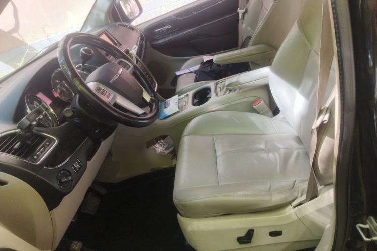 Used Chrysler Grand Voyager 2013 3.6L Luxury Edition Left Front Seat
