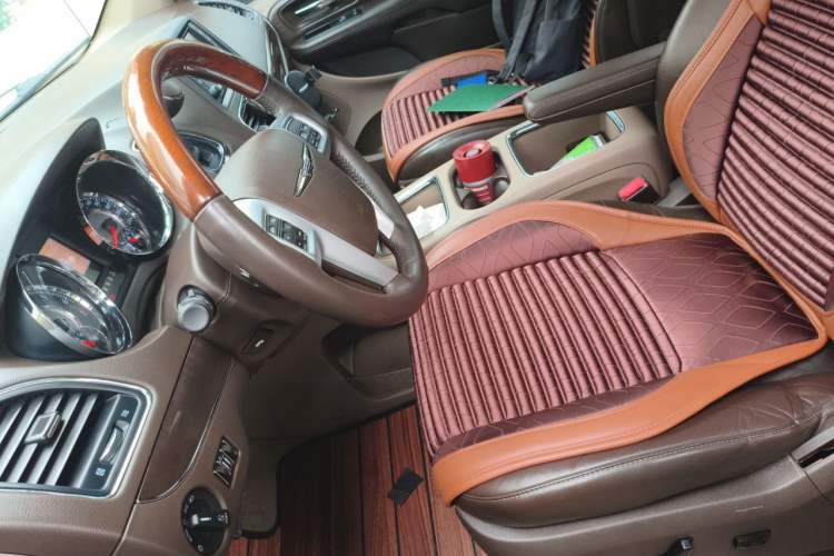 Used Chrysler Grand Voyager 2013 3.6L Luxury Edition Left Front Seat