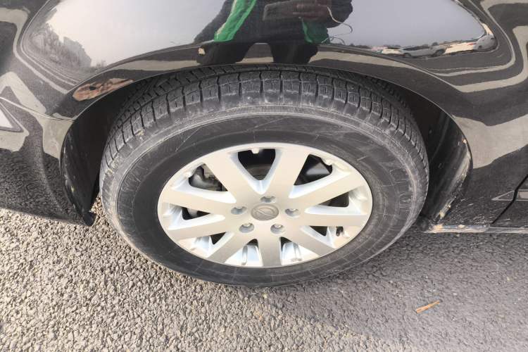 Used Chrysler Grand Voyager 2013 3.6L Luxury Edition Left Front Wheel Hub
