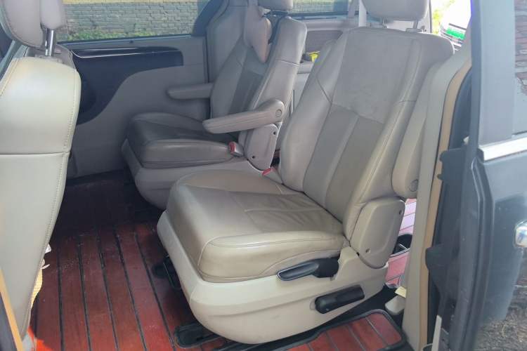Used Chrysler Grand Voyager 2013 3.6L Luxury Edition Left Rear Seat