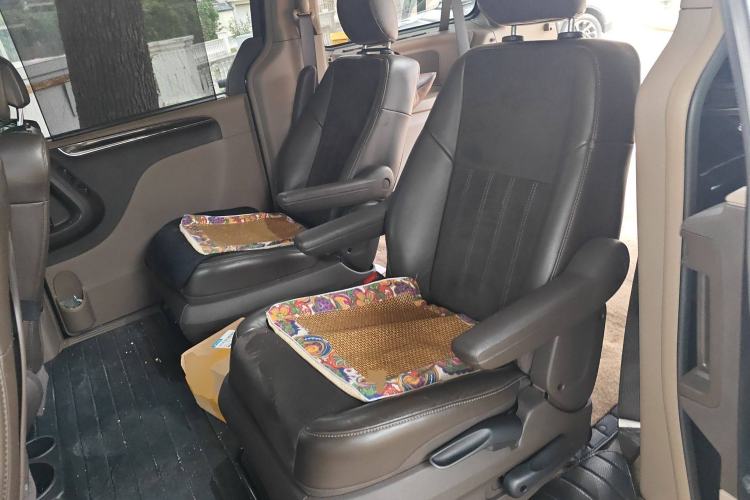 Used Chrysler Grand Voyager 2013 3.6L Luxury Edition Left Rear Seat
