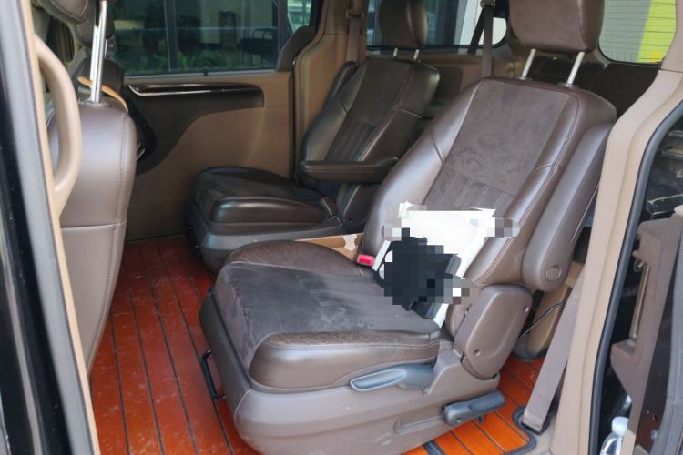 Used Chrysler Grand Voyager 2013 3.6L Luxury Edition Left Rear Seat