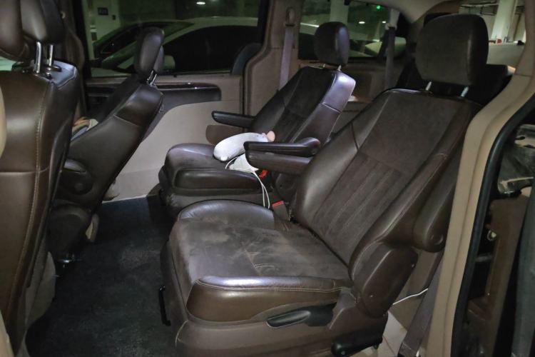 Used Chrysler Grand Voyager 2013 3.6L Luxury Edition Left Rear Seat