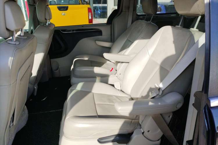Used Chrysler Grand Voyager 2013 3.6L Luxury Edition Left Rear Seat