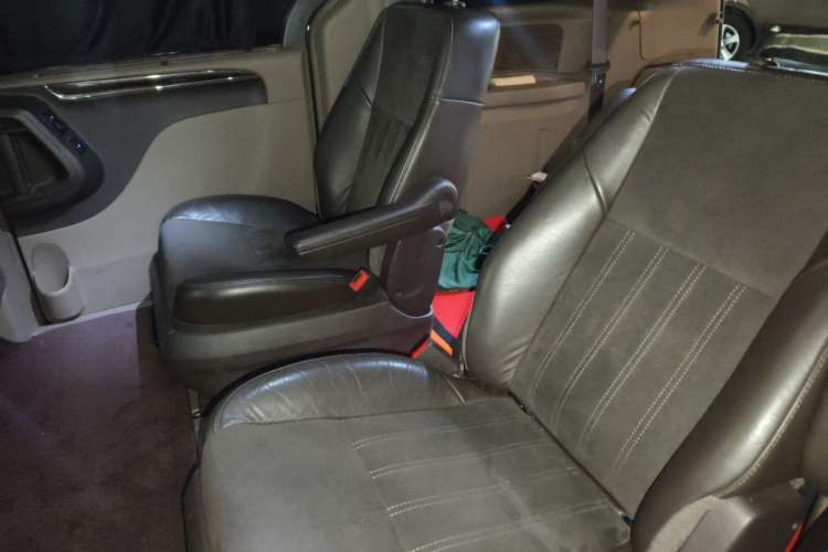 Used Chrysler Grand Voyager 2013 3.6L Luxury Edition Left Rear Seat
