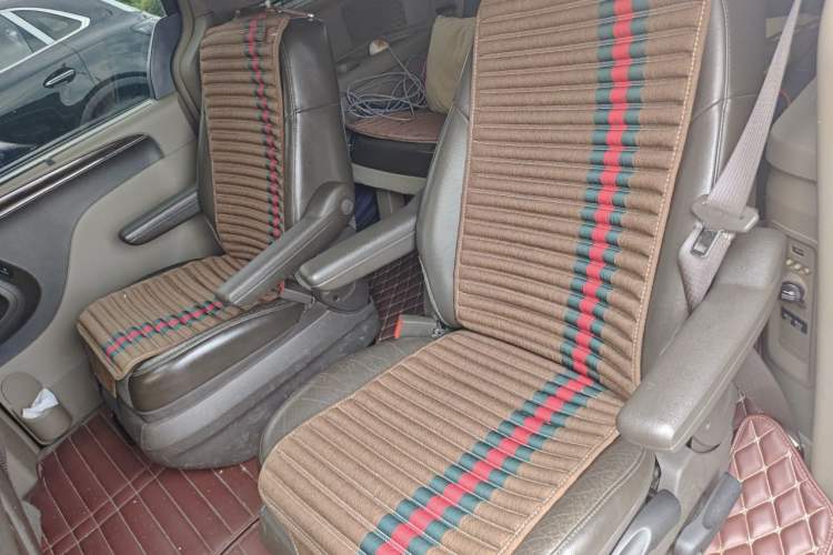 Used Chrysler Grand Voyager 2013 3.6L Luxury Edition Left Rear Seat
