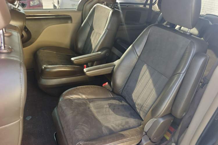 Used Chrysler Grand Voyager 2013 3.6L Luxury Edition Left Rear Seat