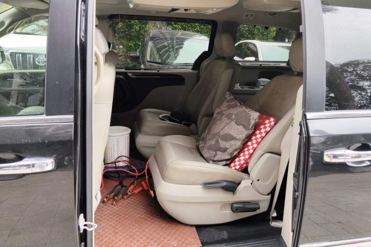 Used Chrysler Grand Voyager 2013 3.6L Luxury Edition Left Rear Seat