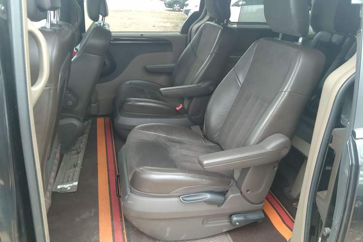 Used Chrysler Grand Voyager 2013 3.6L Luxury Edition Left Rear Seat