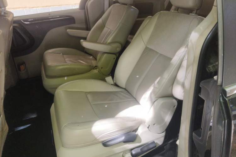 Used Chrysler Grand Voyager 2013 3.6L Luxury Edition Left Rear Seat