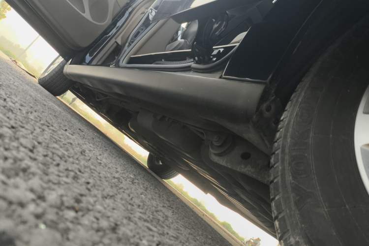 Used Chrysler Grand Voyager 2013 3.6L Luxury Edition Left Side Sill