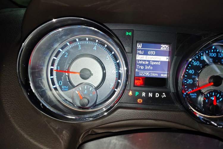 Used Chrysler Grand Voyager 2013 3.6L Luxury Edition Odometer Close Up