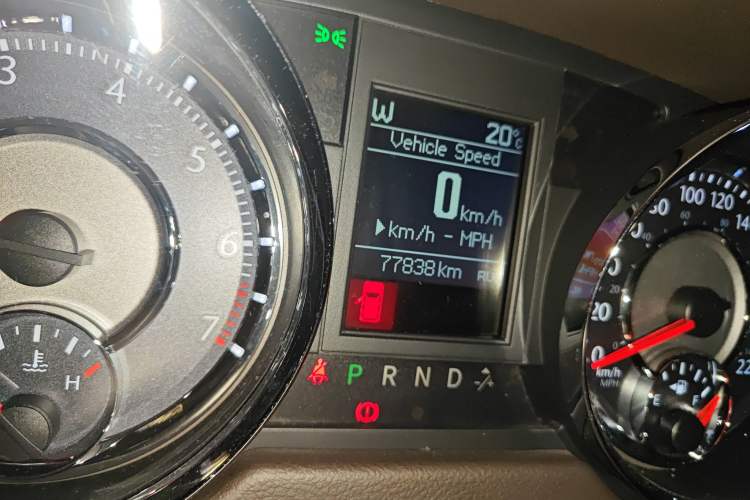Used Chrysler Grand Voyager 2013 3.6L Luxury Edition Odometer Close Up