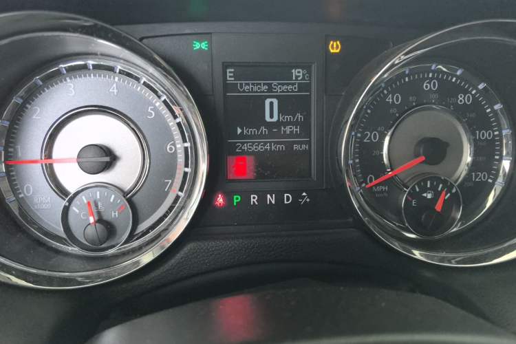 Used Chrysler Grand Voyager  Odometer Close Up