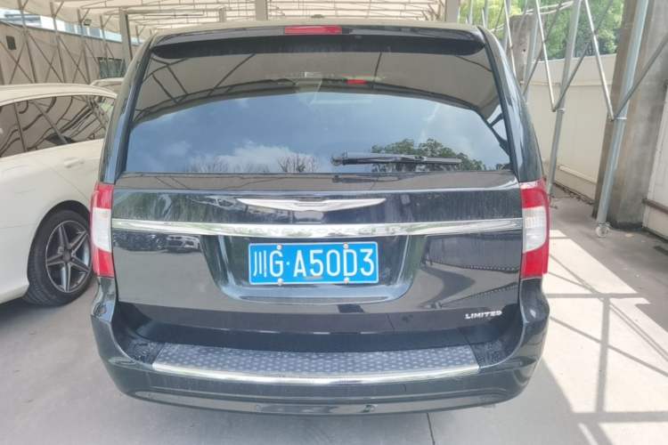 Used Chrysler Grand Voyager 2013 3.6L Luxury Edition Rear