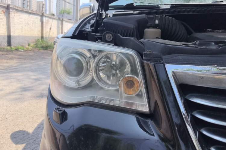 Used Chrysler Grand Voyager 2013 3.6L Luxury Edition Right Front Headlight