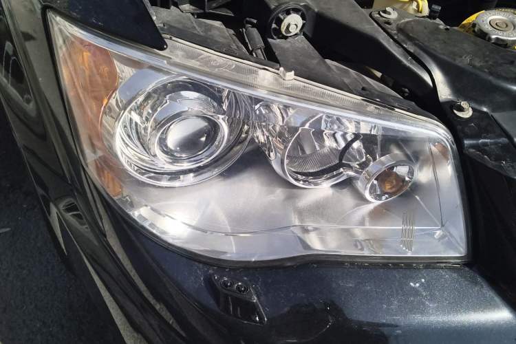 Used Chrysler Grand Voyager 2013 3.6L Luxury Edition Right Front Headlight