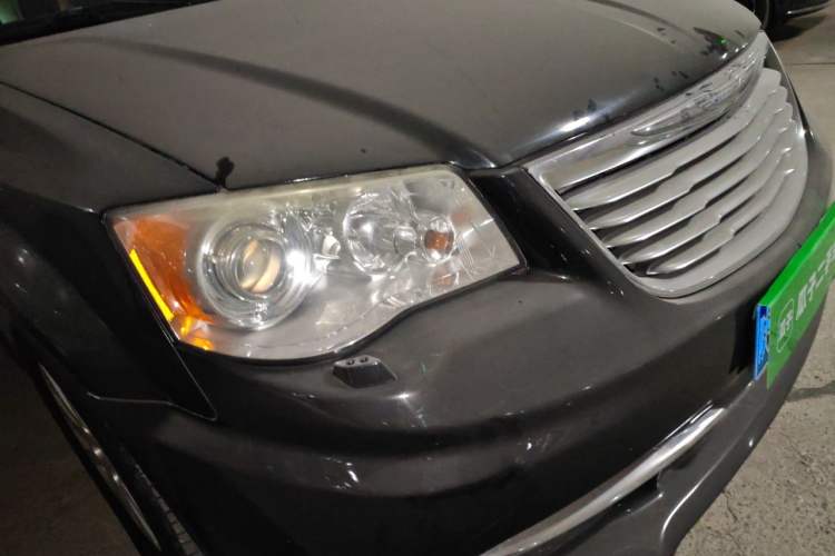 Used Chrysler Grand Voyager 2013 3.6L Luxury Edition Right Front Headlight
