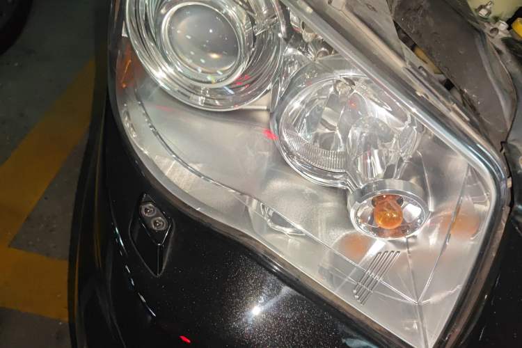 Used Chrysler Grand Voyager 2013 3.6L Luxury Edition Right Front Headlight