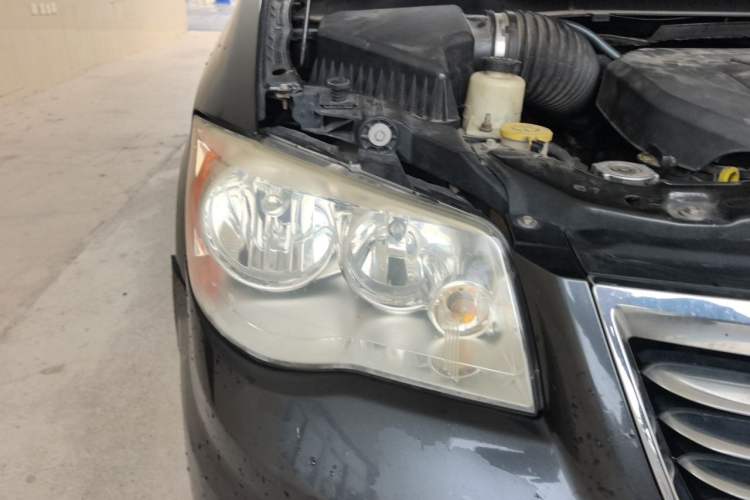 Used Chrysler Grand Voyager  Right Front Headlight