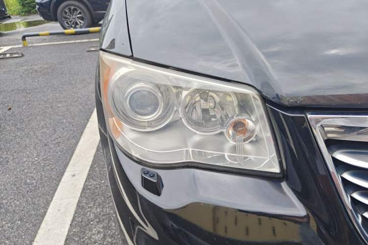 Used Chrysler Grand Voyager 2013 3.6L Luxury Edition Right Front Headlight