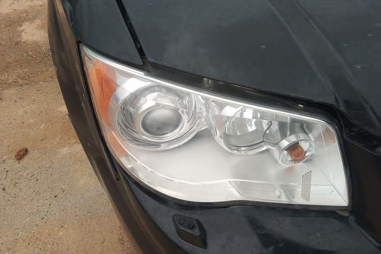 Used Chrysler Grand Voyager 2013 3.6L Luxury Edition Right Front Headlight