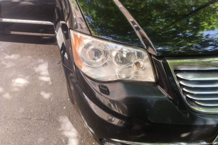 Used Chrysler Grand Voyager 2013 3.6L Luxury Edition Right Front Headlight