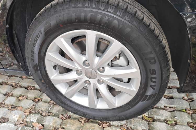 Used Chrysler Grand Voyager 2013 3.6L Luxury Edition Right Front Wheel Hub