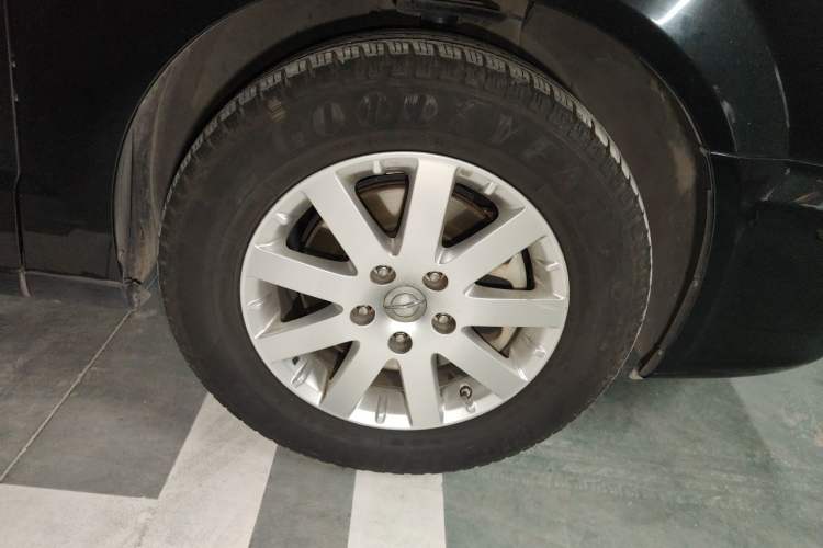 Used Chrysler Grand Voyager 2013 3.6L Luxury Edition Right Front Wheel Hub