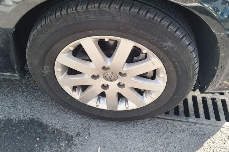Used Chrysler Grand Voyager 2013 3.6L Luxury Edition Right Front Wheel Hub