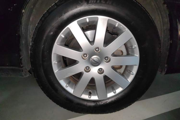 Used Chrysler Grand Voyager 2013 3.6L Luxury Edition Right Front Wheel Hub