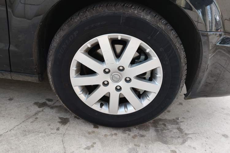 Used Chrysler Grand Voyager 2013 3.6L Luxury Edition Right Front Wheel Hub