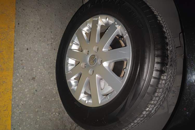 Used Chrysler Grand Voyager 2013 3.6L Luxury Edition Right Front Wheel Hub