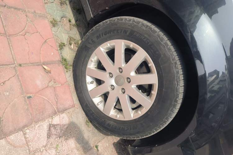 Used Chrysler Grand Voyager 2013 3.6L Luxury Edition Right Front Wheel Hub