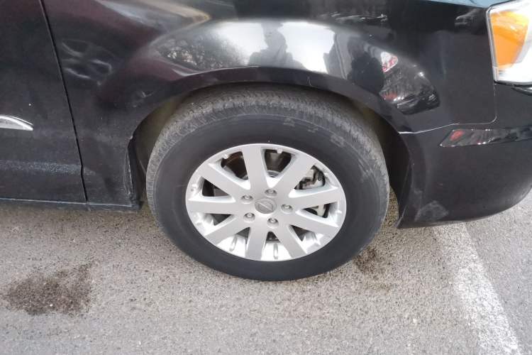 Used Chrysler Grand Voyager 2013 3.6L Luxury Edition Right Front Wheel Hub