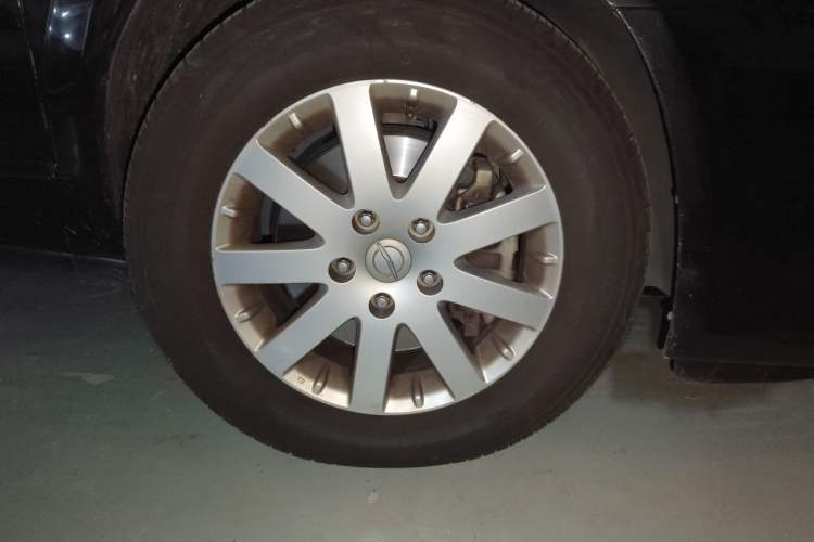 Used Chrysler Grand Voyager 2013 3.6L Luxury Edition Right Front Wheel Hub