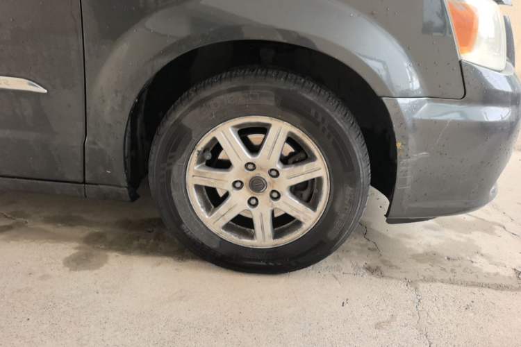 Used Chrysler Grand Voyager  Right Front Wheel Hub