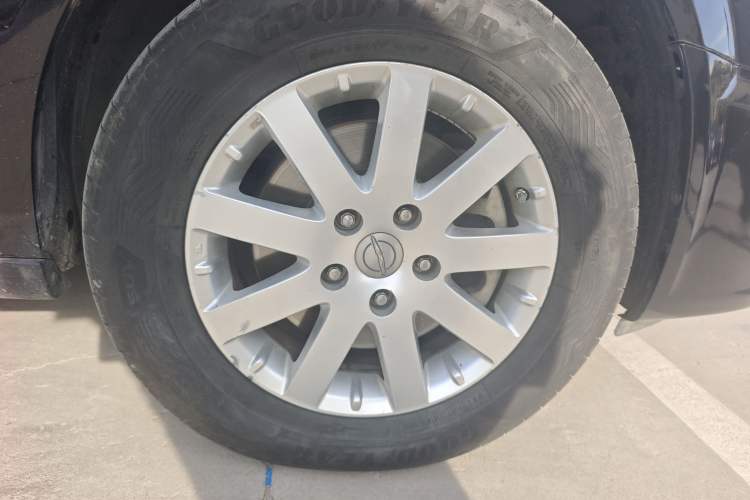 Used Chrysler Grand Voyager 2013 3.6L Luxury Edition Right Front Wheel Hub