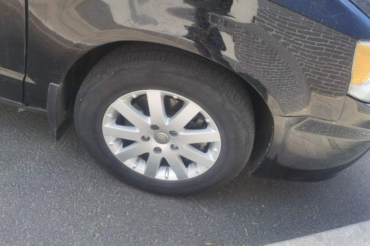 Used Chrysler Grand Voyager 2013 3.6L Luxury Edition Right Front Wheel Hub